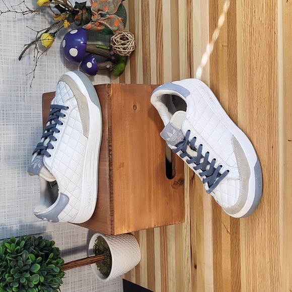 adidas Shoes - Adidas, Rare "rod laver" Classic, pillow, White Gray